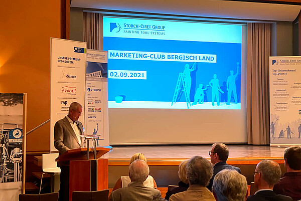 Horst Rogusch (Beirat, Storch-Ciret) beim Vortrag im Marketing-Club Bergisch Land.