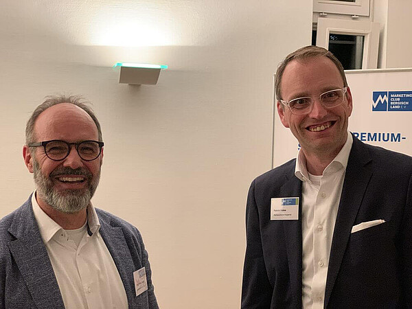 Prof. Tobias Lagner und Patrick Hahne vom Marketing-Club Bergisch Land.